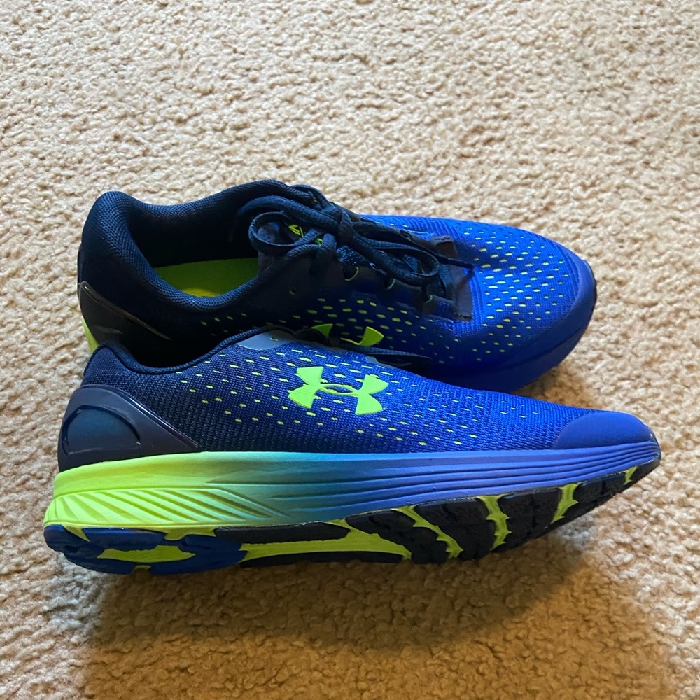 Under Armour size 5 boys shoes, New